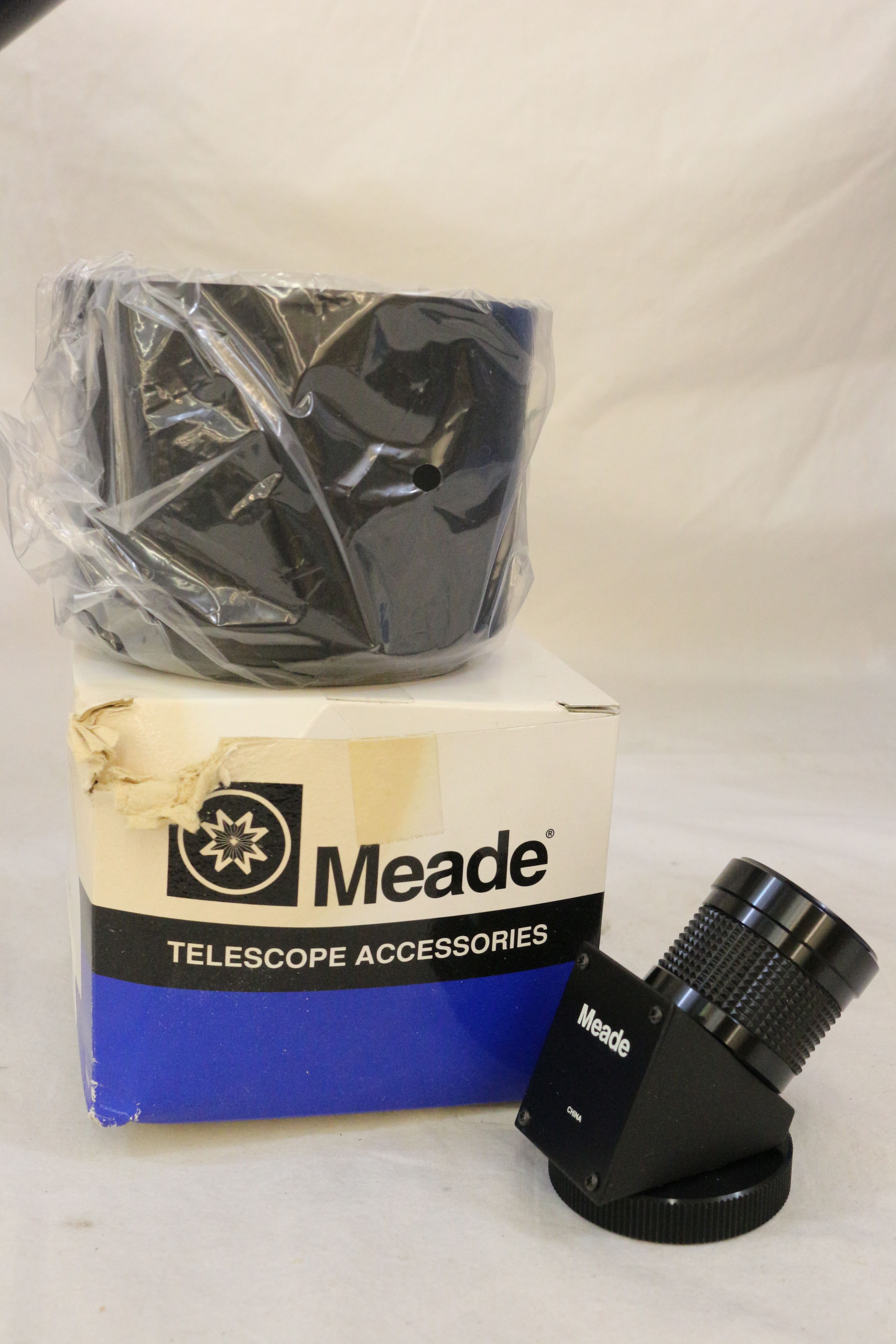 NEW Meade ETX70AT 70mm Refractor TELESCOPE + Tripod Accessories