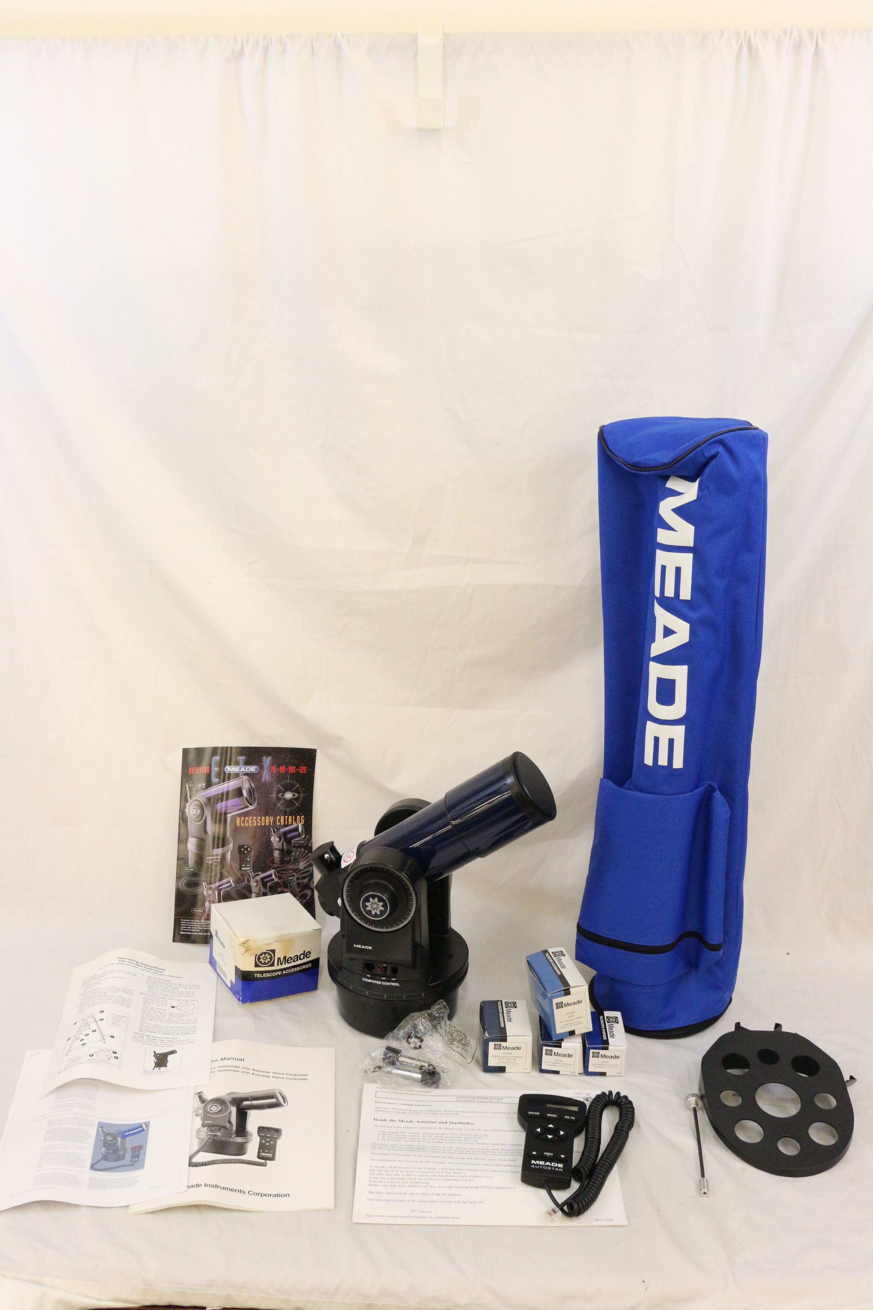 NEW Meade ETX70AT 70mm Refractor TELESCOPE + Tripod Accessories