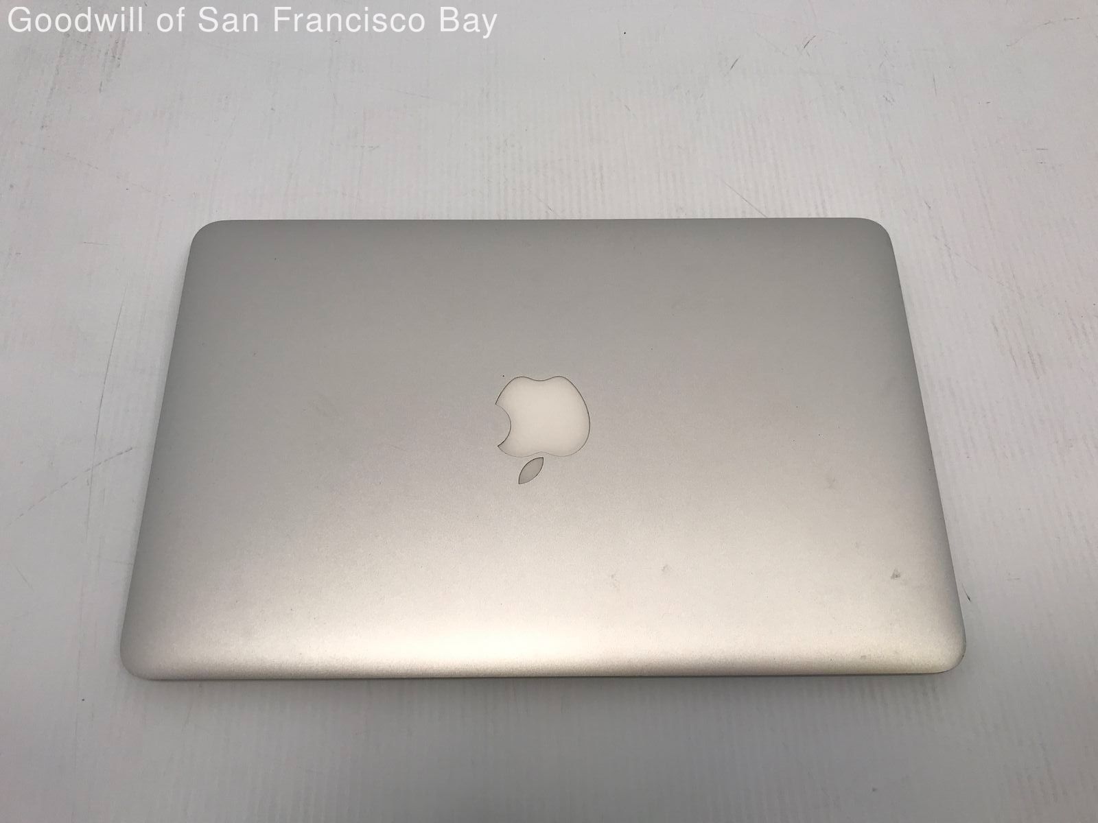pic of Apple A1465 MacBook Air Intel i5-4260U 1.4GHz 4GB RAM  Laptop 11"
