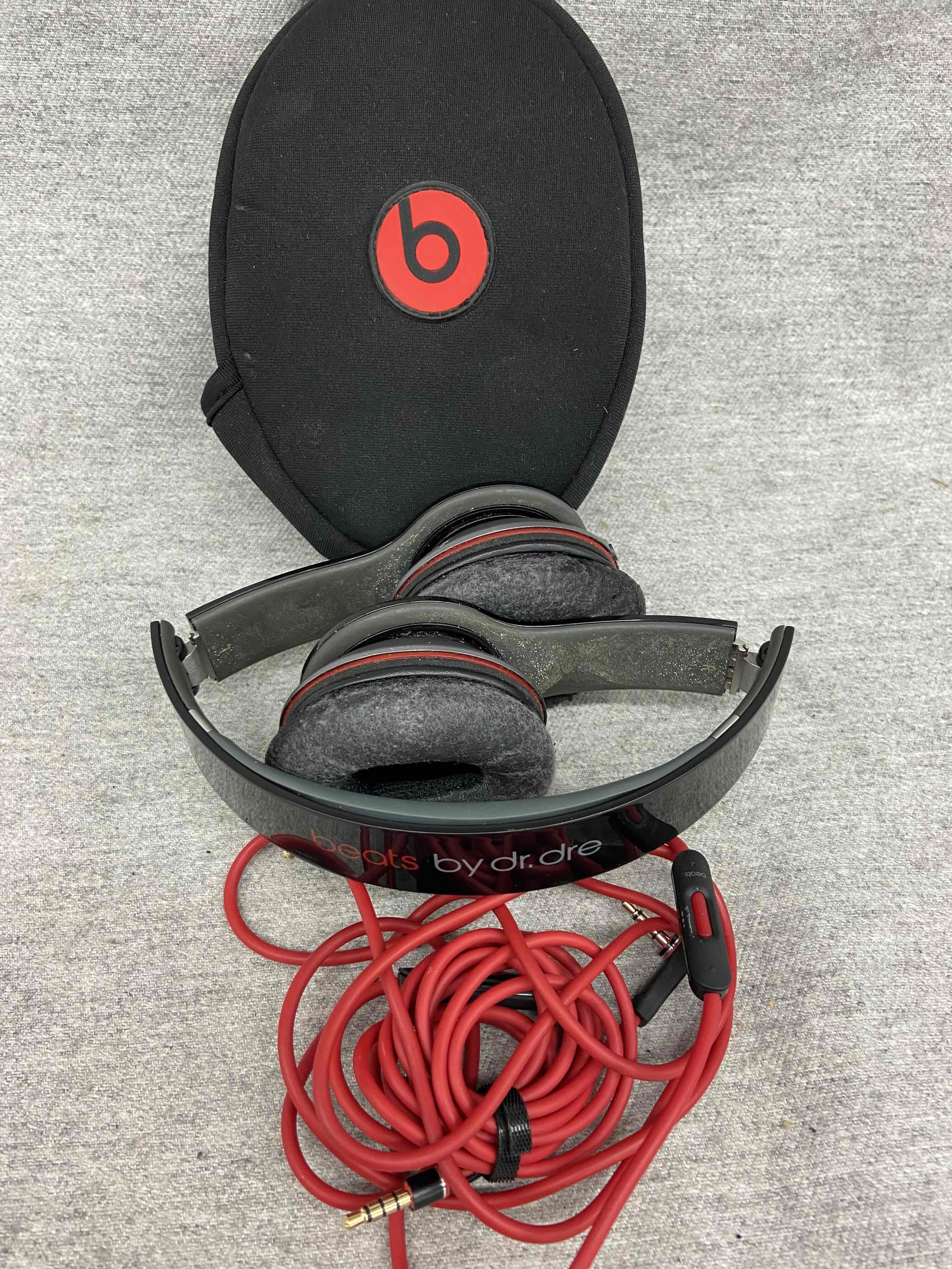 Beats 人気新品入荷 By Dr 84%OFF Dre Solo Red Black Case w Headphones On Folding Ear The