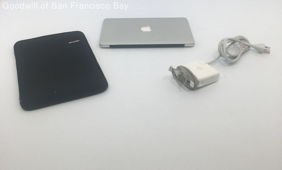 pic of Apple MacBook Air A1370 11.6" Laptop 4GB Mem Core 2 Duo U9600 1.6Ghz 128GB HD